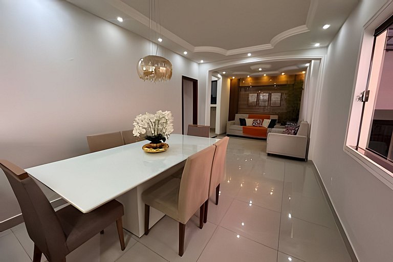 Espaçosa casa próxima ao Centro