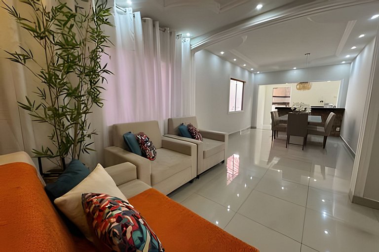 Espaçosa casa próxima ao Centro