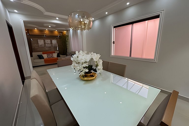 Espaçosa casa próxima ao Centro