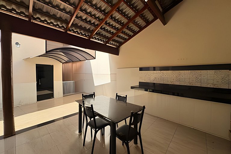 Espaçosa casa próxima ao Centro