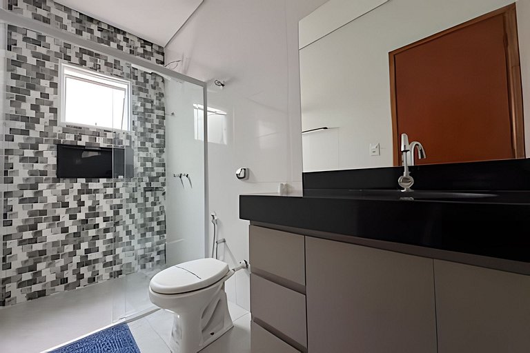 Casa Moderna, Confortável e com Churrasqueira