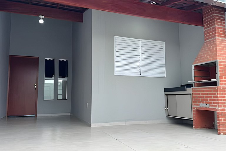 Casa Moderna, Confortável e com Churrasqueira